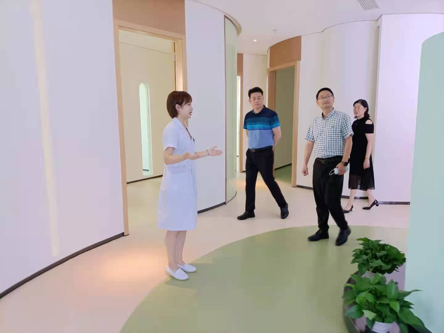 西南醫投集團與市人民醫院開展愛沐母嬰康養中心戰略合作洽談