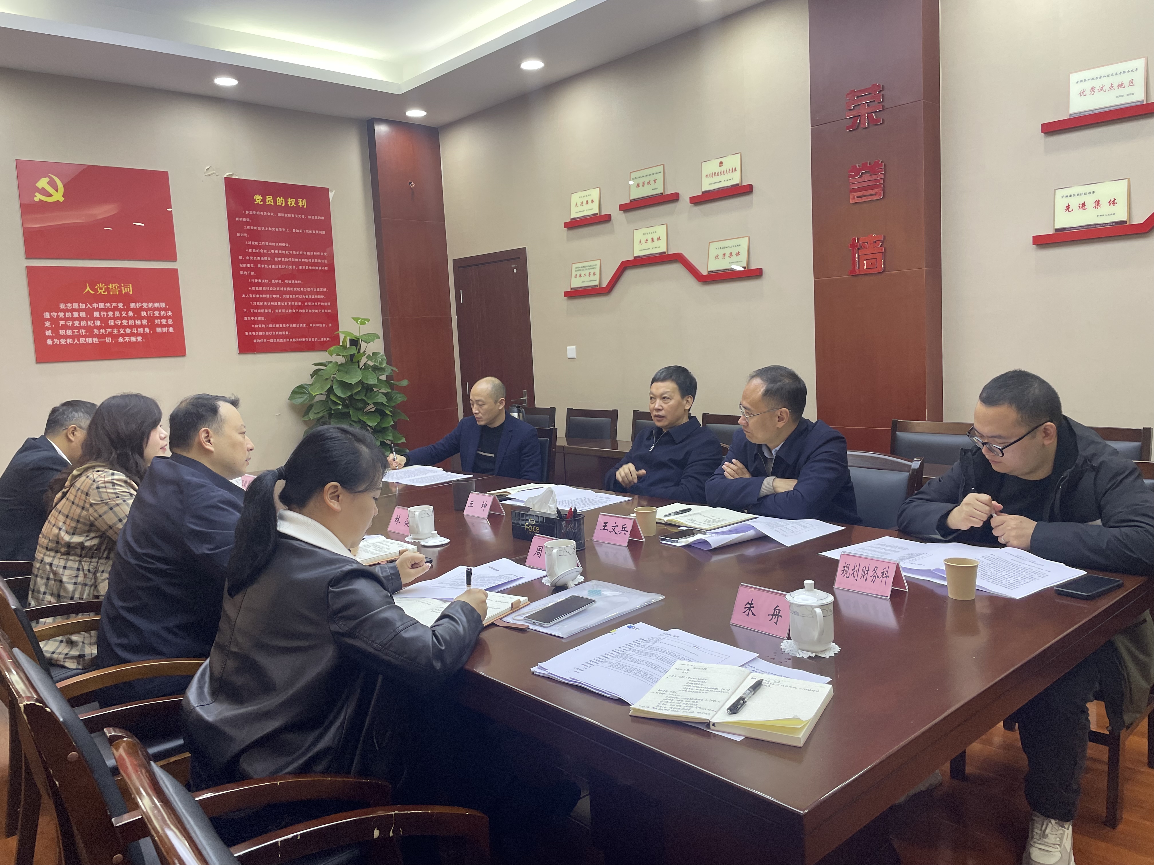 政企聯合、共謀發展 西南醫投集團黨委書記、董事長林健帶隊向瀘州市民政局作專題匯報